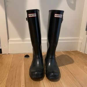 SOLD - Hunter Tall Gloss Rain Boots Black size 7